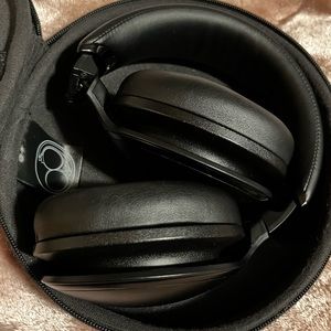 Panasonic noise cancelling over the ear head phones - Black